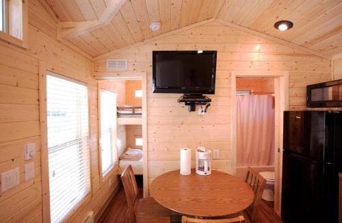 Acton Resort | Soledad Canyon Cottage 5
