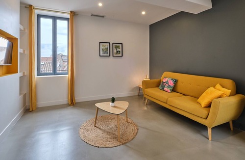 Castelnaudary Apartment | Soleil de Castelnaudary - Charmant appt climatisé