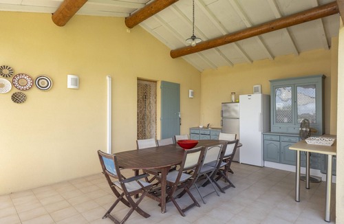 Piolenc Villa | Soleil de Provence is a beautiful holiday home with a fenced private pool
