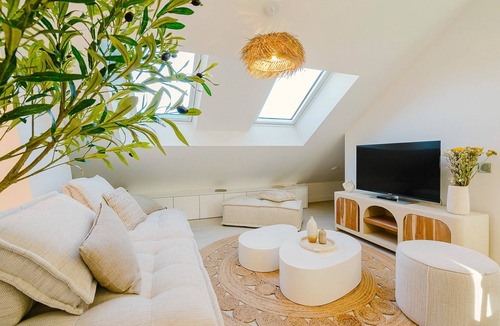 Vernon Apartment | Soleil Levant's House By les Maisons de Camille