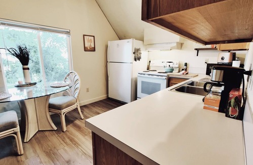 Northeast Neighbors Apartment | Soleil Salem- extended stays, free laundry, garden