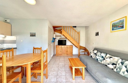 Calvisson Apartment | Soleil & Vignes, 4 Guests, Pool in Calvisson