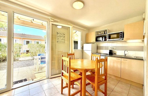 Calvisson Apartment | Soleil & Vignes, 4 Guests, Pool in Calvisson