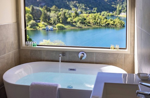 Lake Tarawera Cabin | Solitaire Lodge