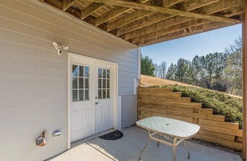 Tyrone House | Solitude And open space ! I’m home theatre