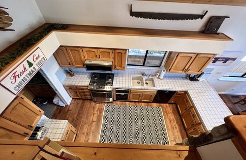 Sierra Cedars Cabin | Solitude in the Cedars, Spacious Mountain Home