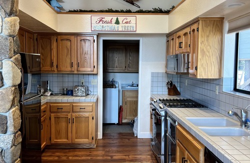 Sierra Cedars Cabin | Solitude in the Cedars, Spacious Mountain Home