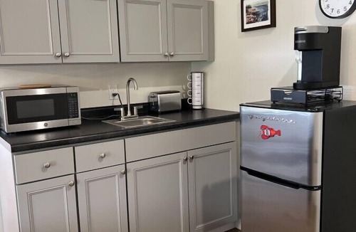 Boothbay Condo | Solitude @ The Offshore House