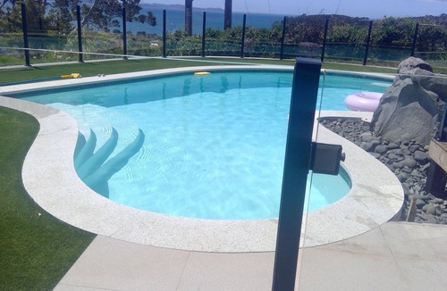 Doubtless Bay Apartment | Solitude with a pool and spectacular views pet friendly