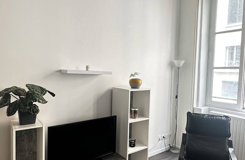 Grande Cote - Annonciade Apartment | Solo:apartment for Daily or Weekly Rent Apartment for Rent in the Heart of Lyon