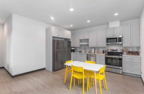 North Queen Anne Apartment | Solo's Smuggler Suite