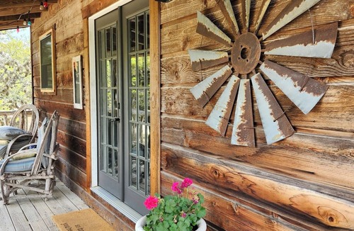 Leakey Cabin | Solomon's Den - A Romantic Hill Country Escape