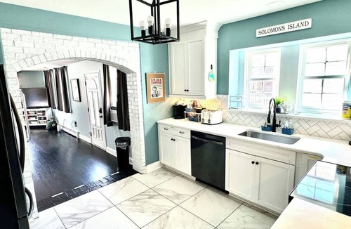 Solomons House | Solomons Spacious 6-BD Family Home with Hot Tub