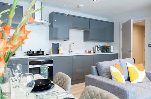 Leeds Condo | Somers Suites Apartments-Central-High Spec-Sleep 6