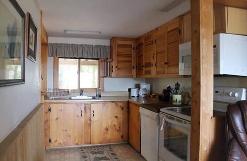Mount Desert House | Somes Pond Charming Waterfront Cottage