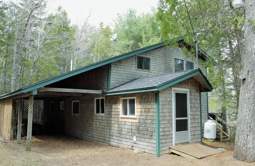Mount Desert House | Somes Pond Charming Waterfront Cottage