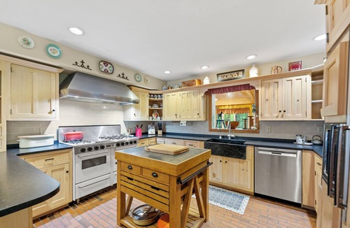 Winhall House | Something for everybody! This house is a crowd pleaser!n