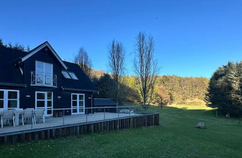 Nibe House | Sommerhus Med Krondyr På 23 Hektar Naturgrund
