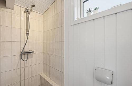 Dalby Huse House | Sommerhusidyl med vildmarksbad, strand og udebruser
