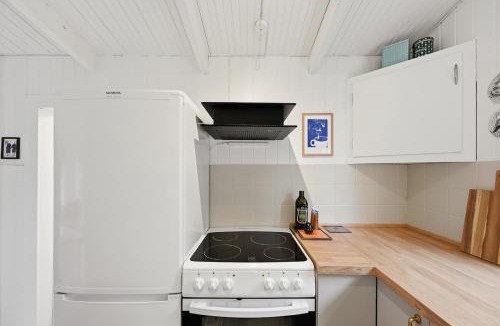 Dalby Huse House | Sommerhusidyl med vildmarksbad, strand og udebruser