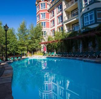Mont-Tremblant Pedestrian Village Hotel | Sommet Des Neiges