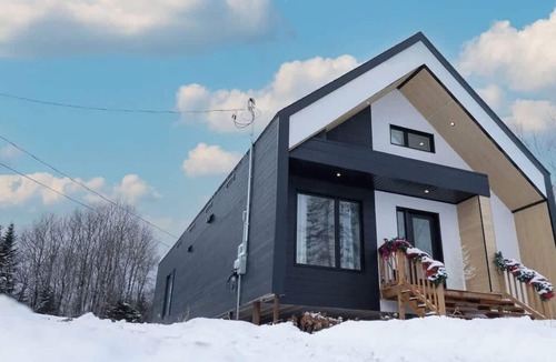 Saint-Basile Ski Chalet | Sommet Freya - Modern and Family-Friendly with Spa