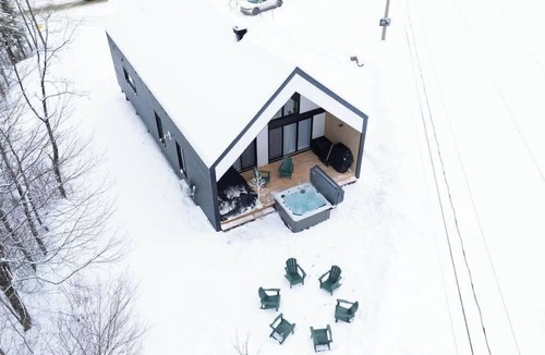 Saint-Basile Ski Chalet | Sommet Freya - Modern and Family-Friendly with Spa