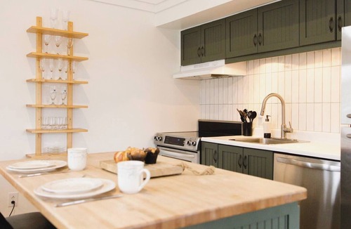 Orford Apartment | Sommet & Jardin, Wood Fireplace