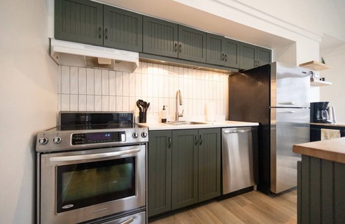 Orford Apartment | Sommet & Jardin, Wood Fireplace