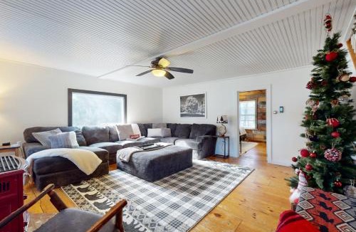 Mount Holly House | SoMoguly