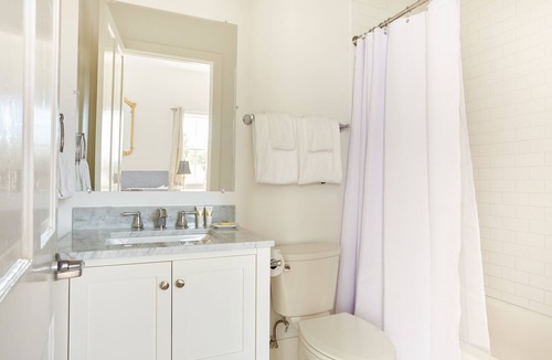 Faubourg Delachaise Apartment | Sonder at Delachaise Row | Three-Bedroom Apartment w/ Balcony