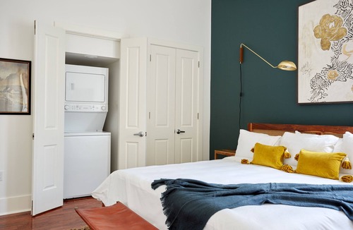 Faubourg Delachaise Apartment | Sonder at Delachaise Row | One-Bedroom Apartment w/ Balcony