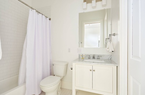 Faubourg Delachaise Apartment | Sonder at Delachaise Row | Two-Bedroom Apartment w/ Balcony