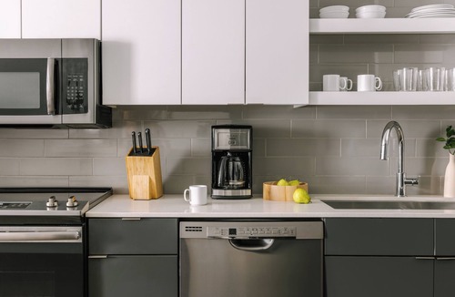 Hillsboro Village Apartment | Sonder at Village 21 | Queen Studio Apartment w/Balcony