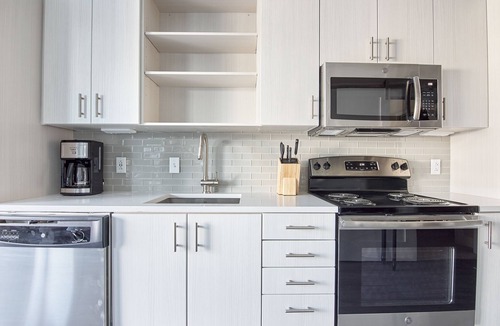 Hillsboro West End Apartment | Sonder Belcourt | Queen Studio Apartment w/Balcony