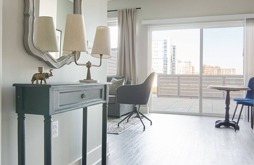 Hillsboro West End Apartment | Sonder Belcourt | Queen Studio Apartment w/Balcony