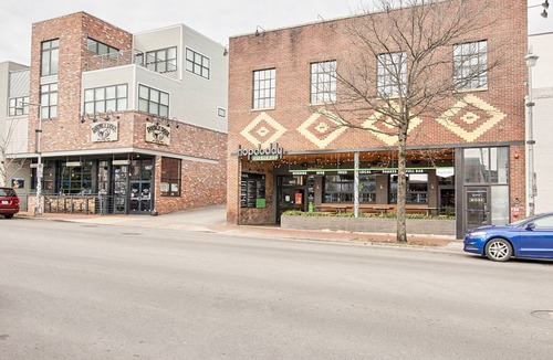 Hillsboro West End Apartment | Sonder Belcourt | Queen Studio Apartment w/Balcony