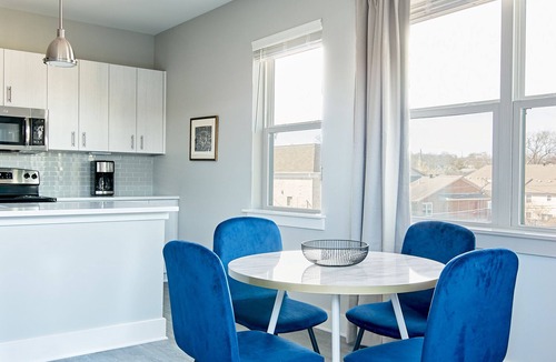 Hillsboro West End Apartment | Sonder Belcourt | Two-Bedroom Apartment w/Balcony