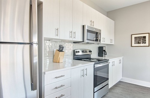 Hillsboro West End Apartment | Sonder Belcourt | Two-Bedroom Apartment w/Balcony