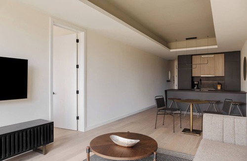 Logan Square Apartment | Sonder Onyx