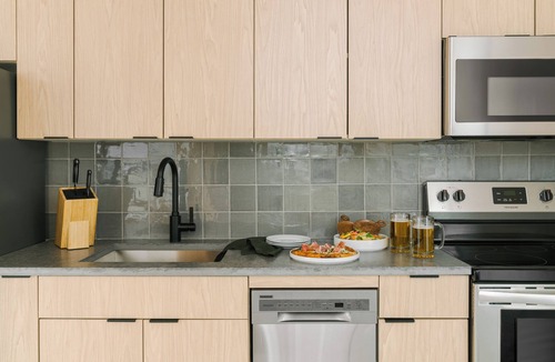 West Loop Gate Apartment | Sonder The Burnham | Queen Studio Apartment