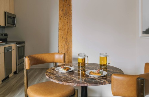 West Loop Gate Apartment | Sonder The Burnham | Queen Studio Apartment