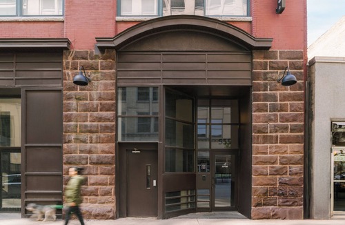 West Loop Gate Apartment | Sonder The Burnham | Queen Studio Apartment