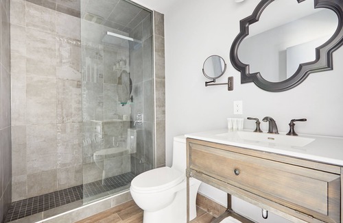 Church and Wellesley Apartment | Sonder The Wellesley | Queen Room