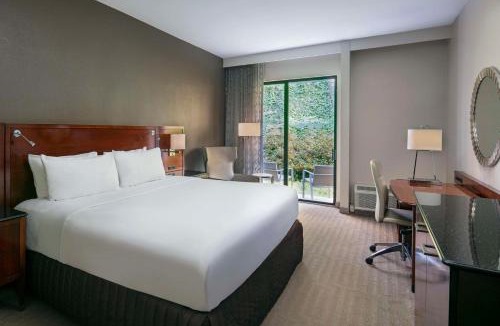 Executive Park Hotel | Sonesta Charlotte Lower South End