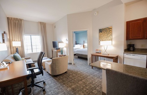 Highlands - Perkins Hotel | Sonesta ES Suites Baton Rouge University at Southgate