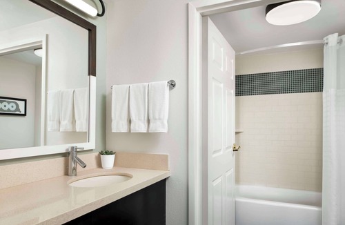 Thornhill Hotel | Sonesta ES Suites Toronto Markham