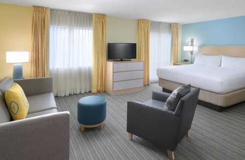 Middleburg Heights Hotel | Sonesta Simply Suites Cleveland Airport