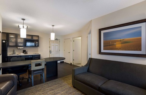 West Des Moines Hotel | Sonesta Simply Suites Des Moines