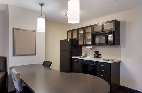 West Des Moines Hotel | Sonesta Simply Suites Des Moines